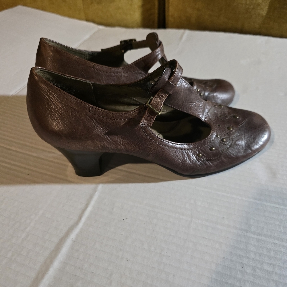 Aerosoles T- Strap Semi Circle Brown Leather Rivets Heels Shoes
